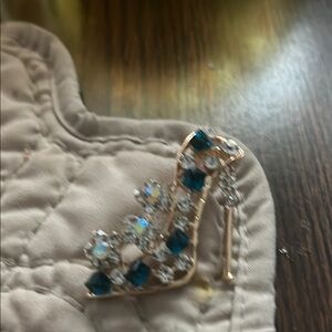 Elegant Blue and Gold Women's Shoe Brooch